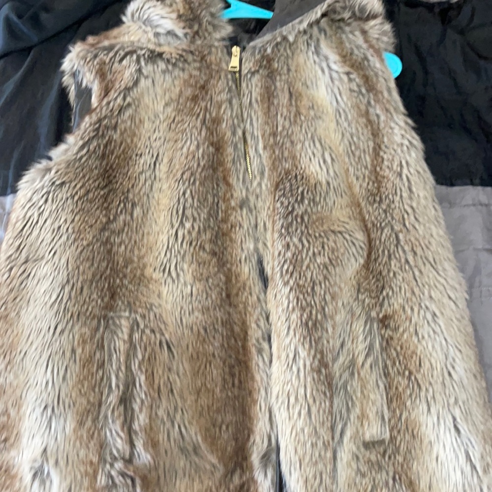 2 vests